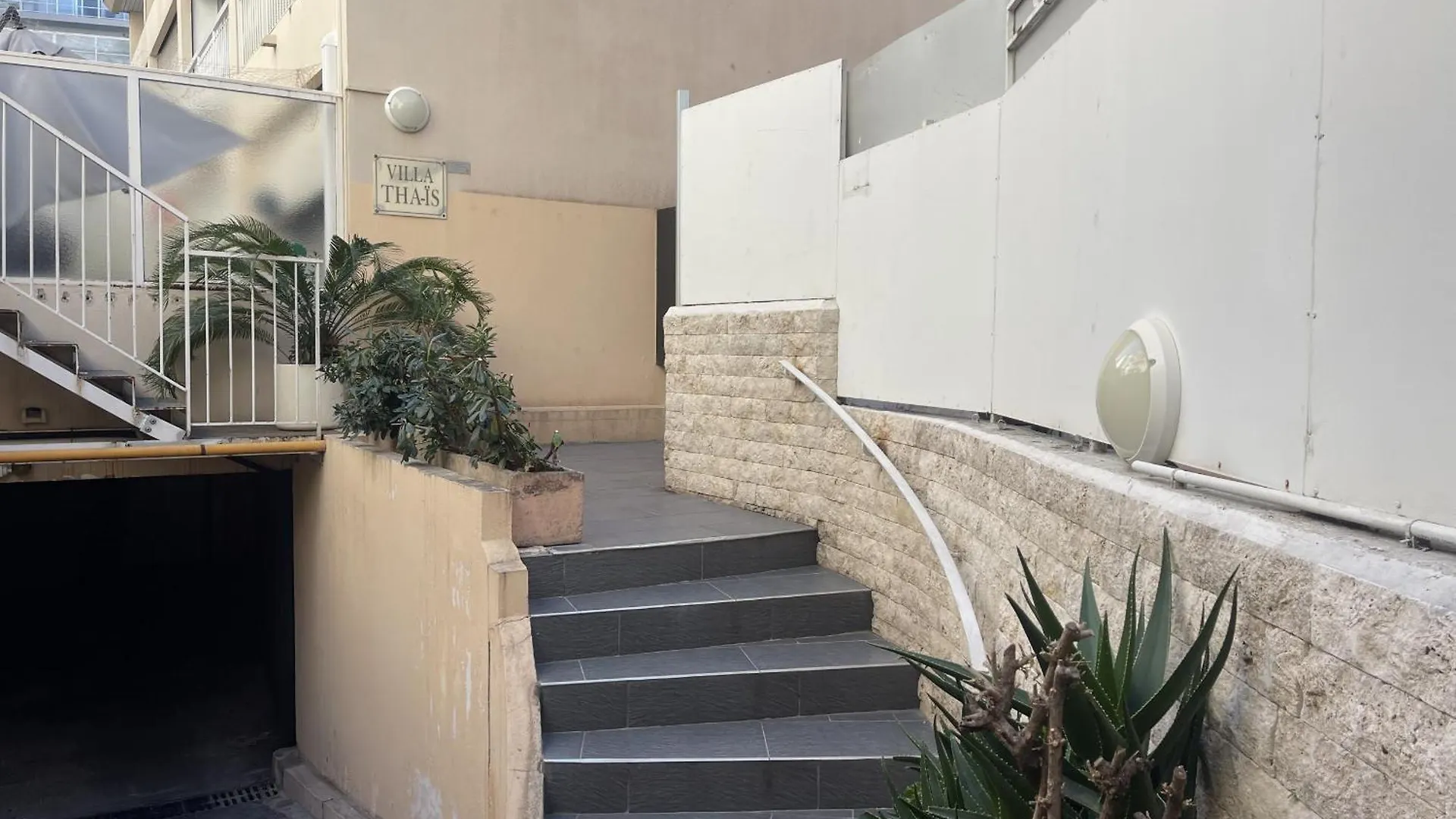 Nestor&Jeeves - Palma Beach - Proche Mer Nice